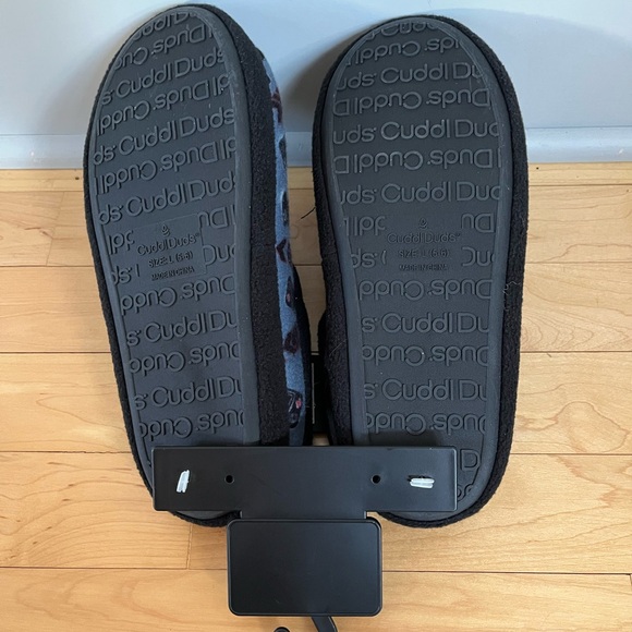 NWT Cuddl Duds Big Kids Blue and Black Gaming Slippers - Picture 2 of 3
